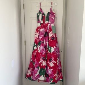 Selling this beautiful floral dress in a size 9